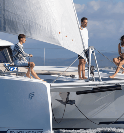 Vista proa Fountaine Pajot FP 44 en navegación
