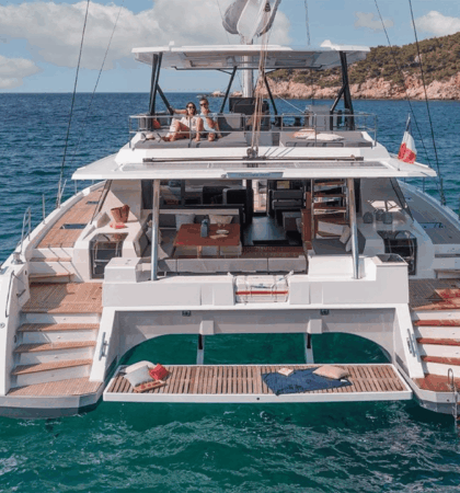 Popa Catamarán Fountaine Pajot Samana 59
