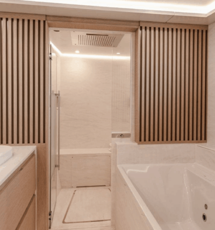 aseo de lujo del fountaine pajot thira 80