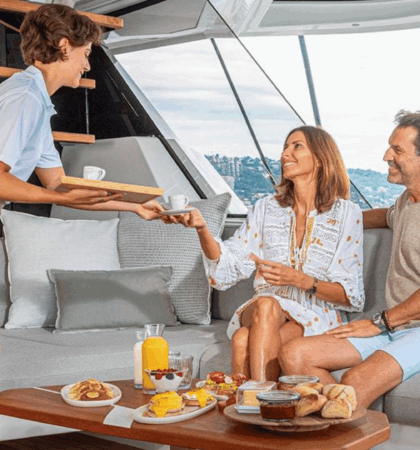 terraza del fountaine pajot thira 80