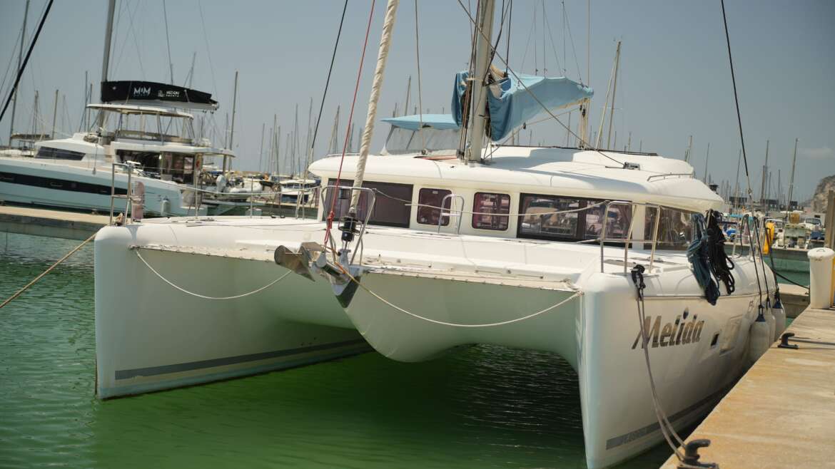 Lagoon 421