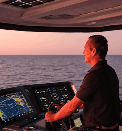 Navegando en el Power 80 de Fountaine Pajot