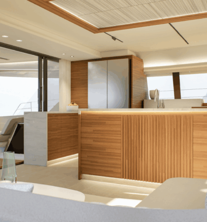 FPY70S_14 Salón interior del Fountaine Pajot FPY70S con diseño contemporáneo