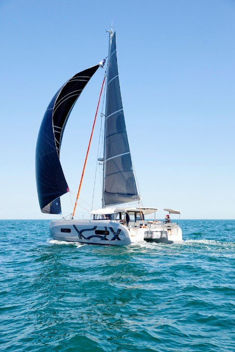 Excess 11 Hybrid navegando — E-LEKTRA MARINE