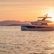 Catamaran Center, distribuidor oficial de VEYA para toda España